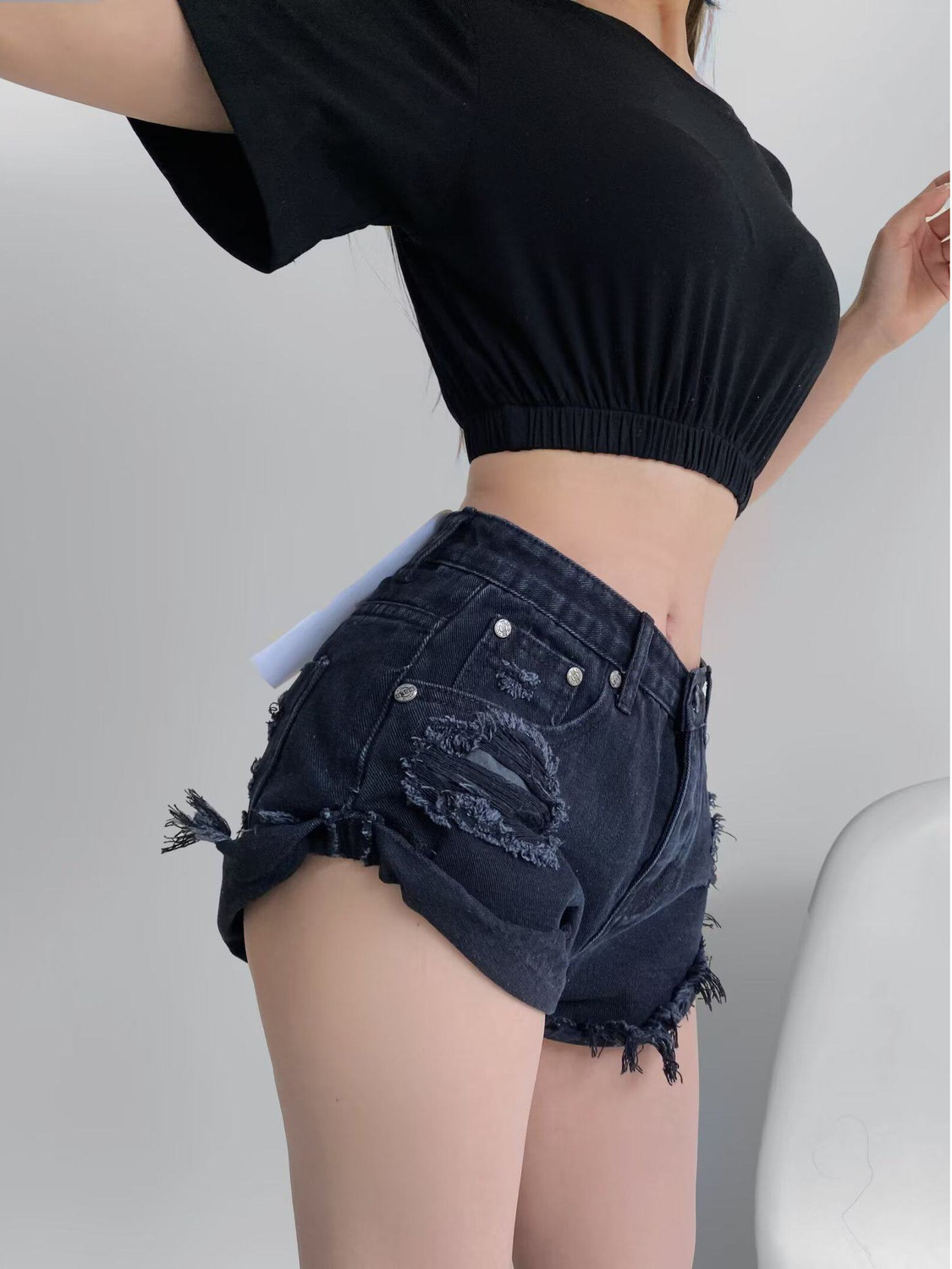 شورت جينز نسائي منخفض الخصر بت - مراجعة Distressed Jean Rip وسعره