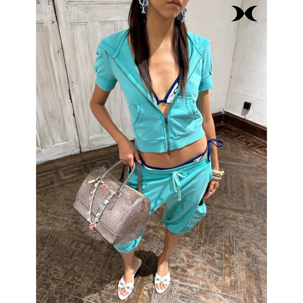 طقم رياضي عصري بلون موحد على ط - مراجعة Street Fashion Styles وسعره